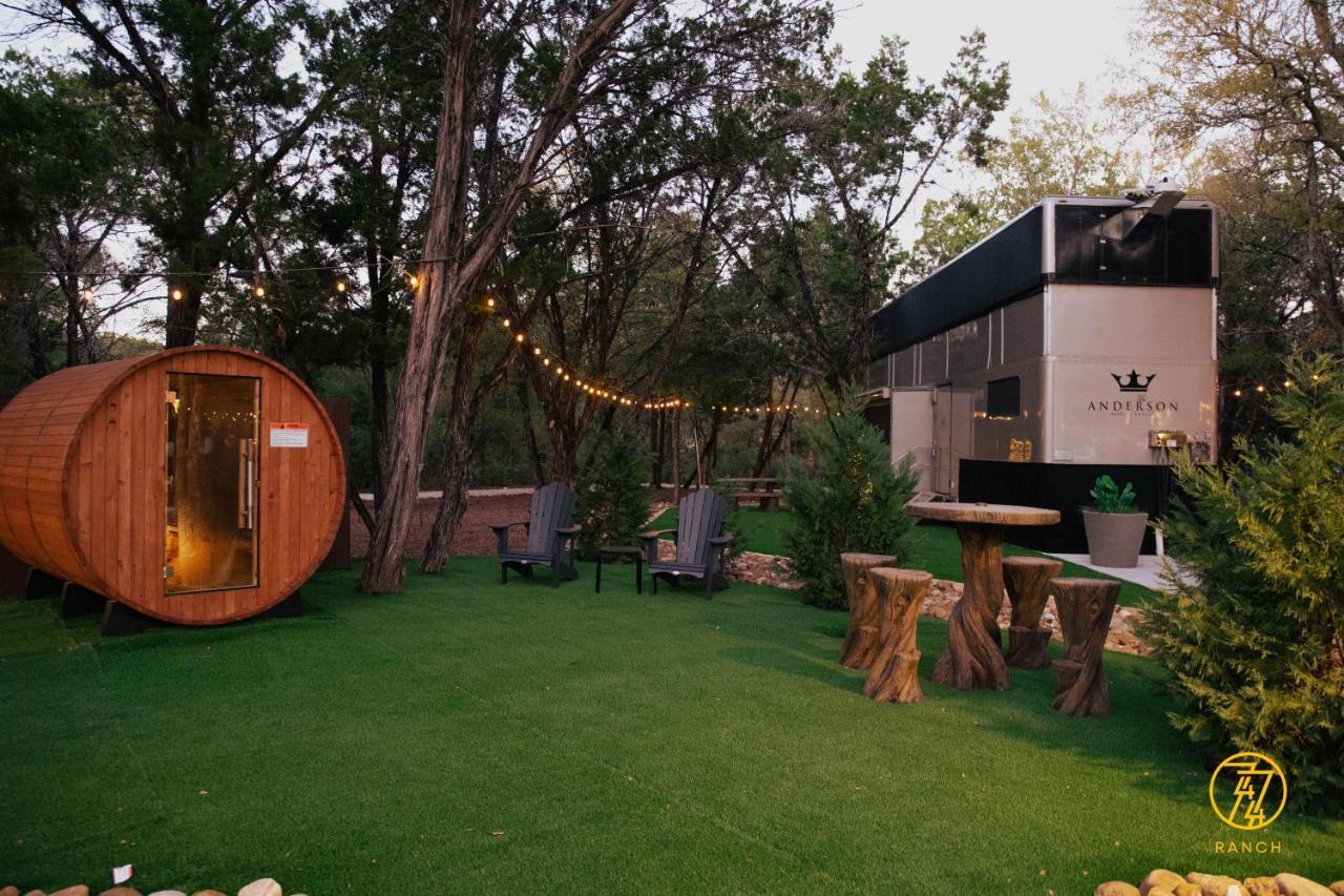7744 Ranch Glamping Resort 奧斯汀 外观 照片