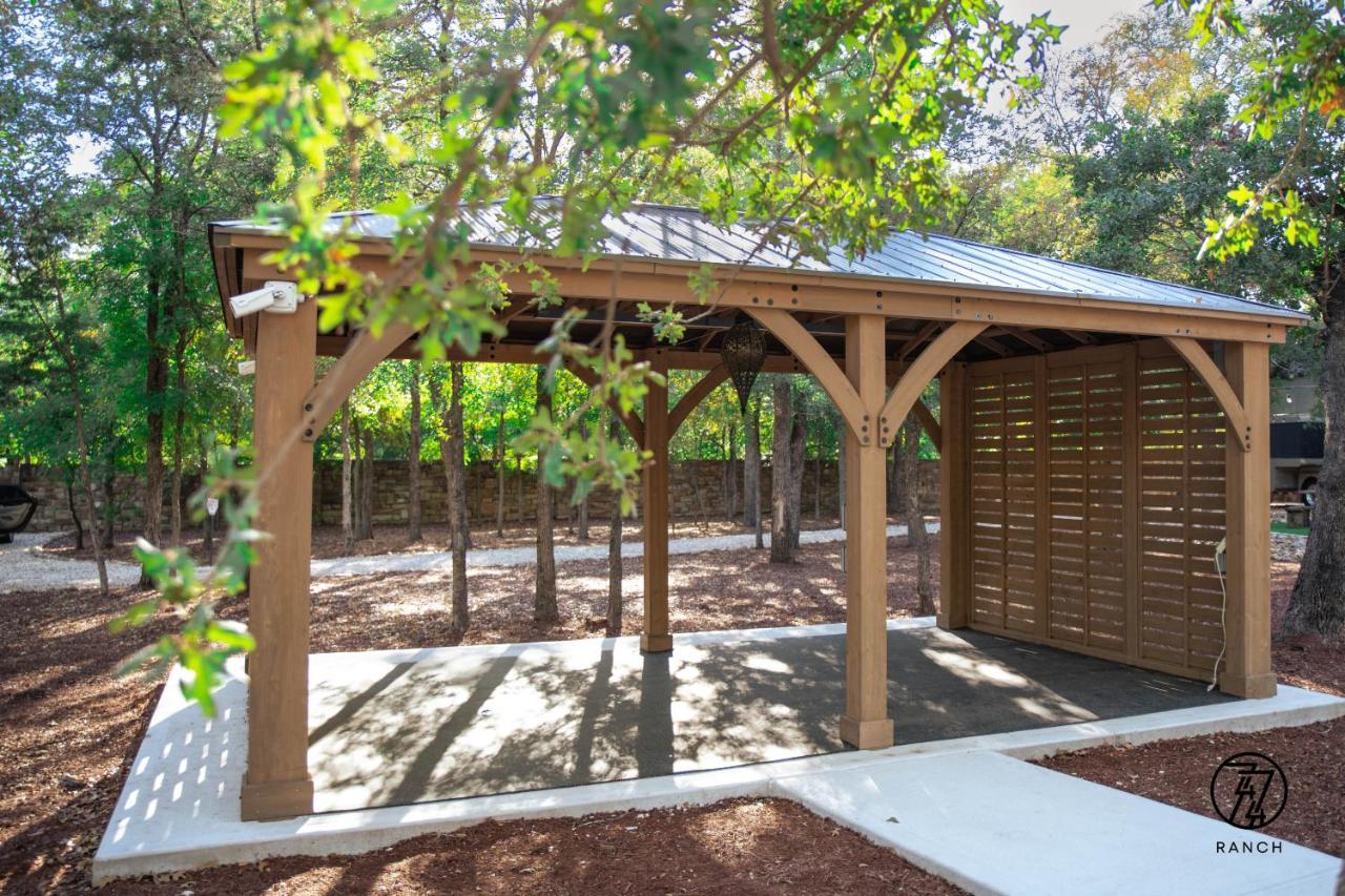 7744 Ranch Glamping Resort 奧斯汀 外观 照片