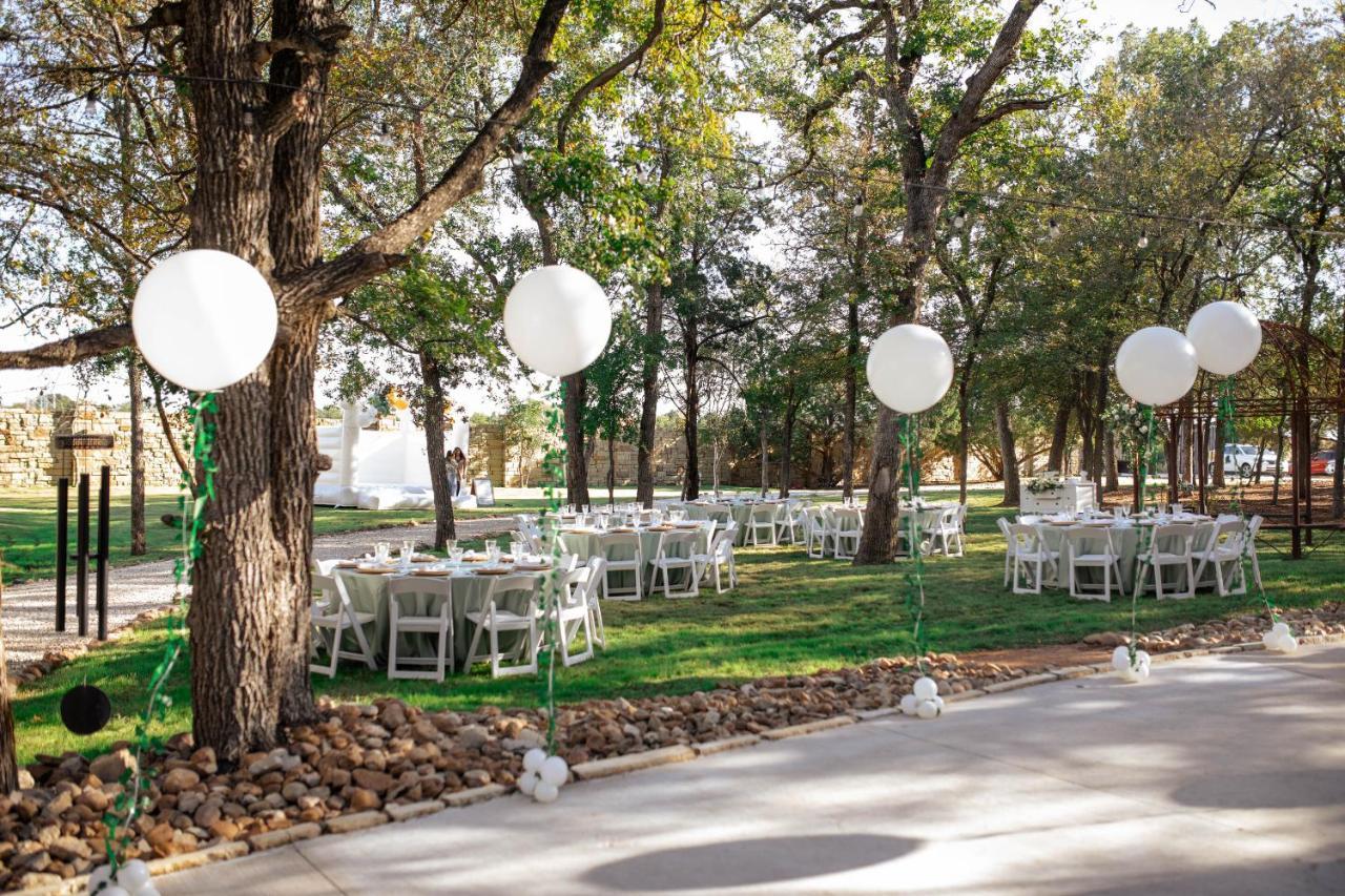 7744 Ranch Glamping Resort 奧斯汀 外观 照片