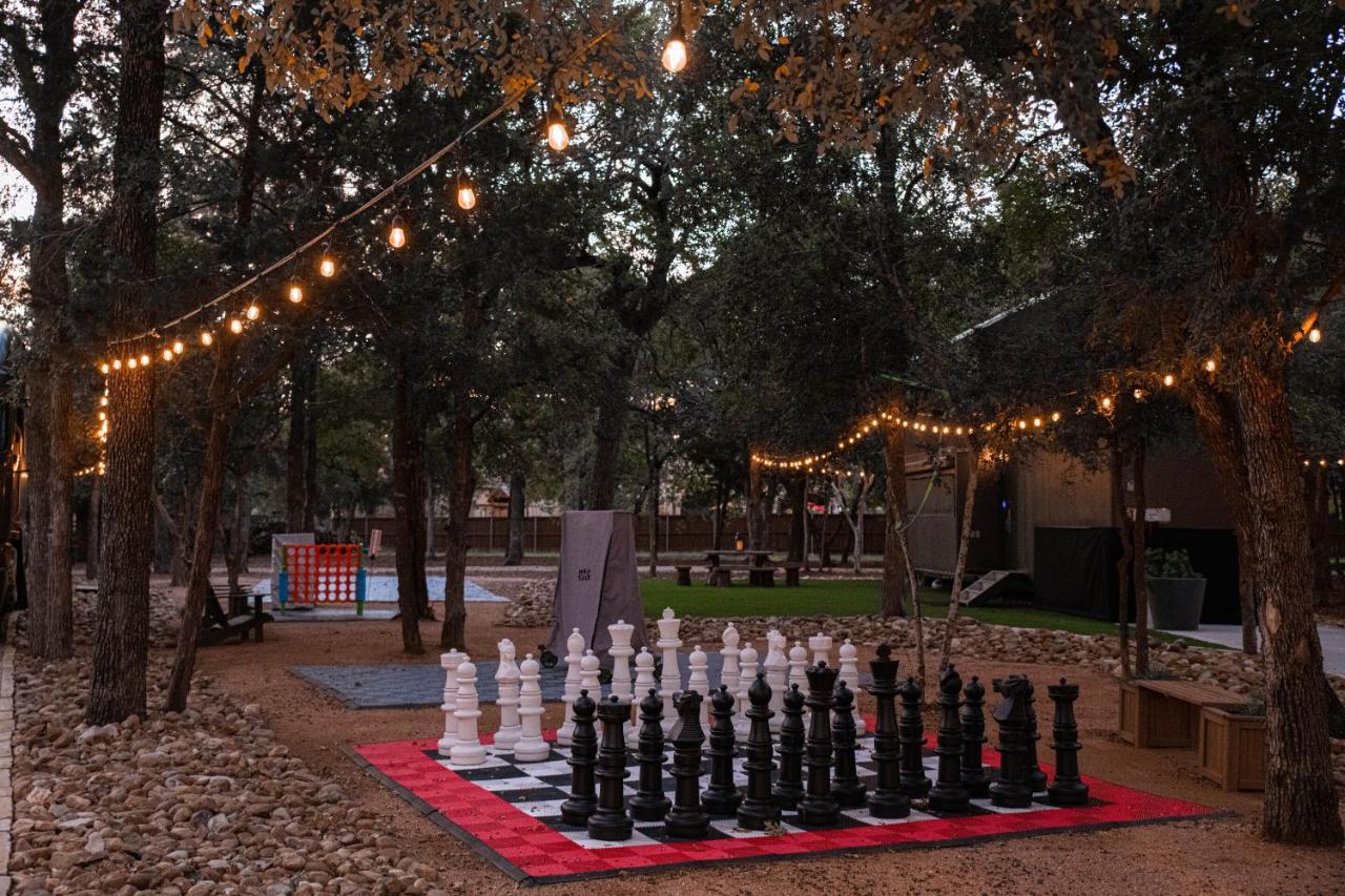 7744 Ranch Glamping Resort 奧斯汀 外观 照片