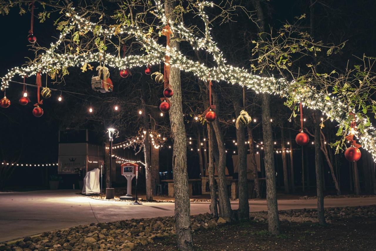 7744 Ranch Glamping Resort 奧斯汀 外观 照片